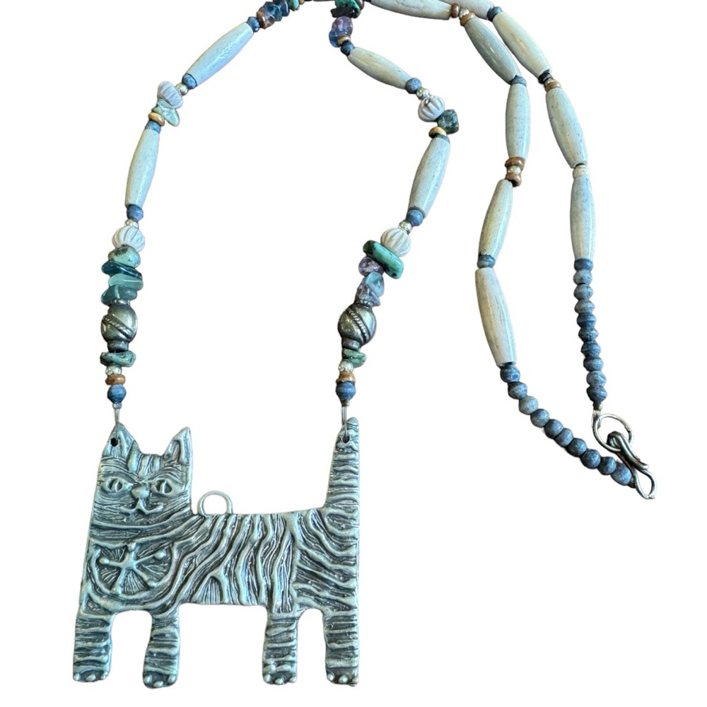 Manae cat handcrafted bead necklace vintage